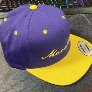 Kšiltovka s rovným kšiltem purple/gold